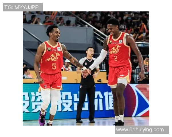 巴里-布朗携手再获胜利，助力球队跻身季后赛争夺